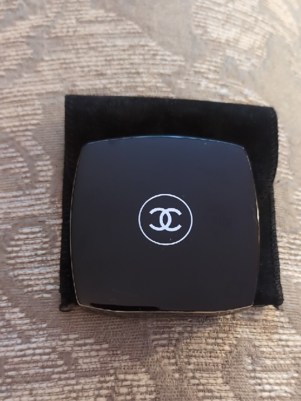 Vintage Luxury Chanel Black Enameled Compact In Daphne - Picture 14 of 14